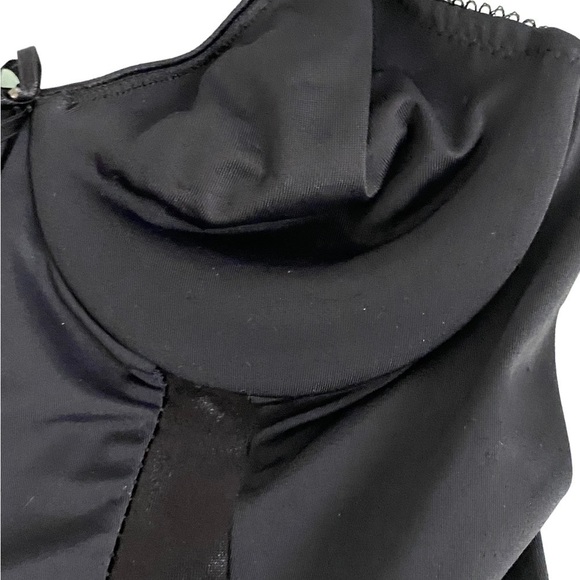 BODY Shaper by Marilyn Monroe. Sexy and does the trick. Hook & eye closure M
C - Picture 8 of 10